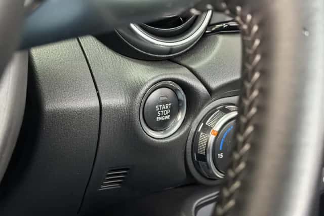 Mazda MX-5 (2023) thumbnail 23