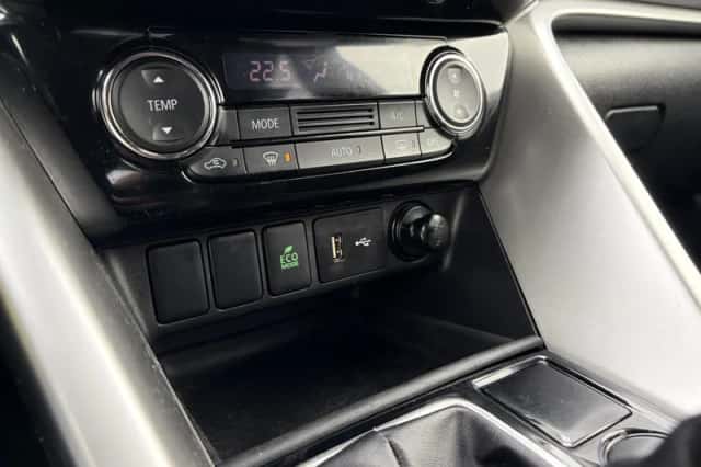 Mitsubishi Eclipse Cross (2018) thumbnail 23