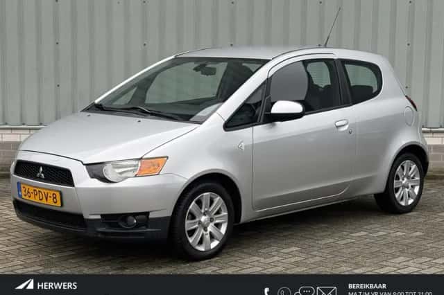 Mitsubishi Colt (2011) thumbnail 1
