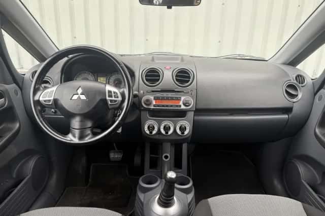 Mitsubishi Colt (2011) thumbnail 2