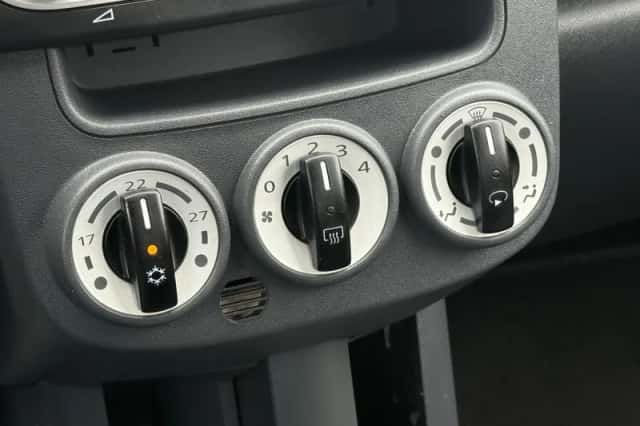 Mitsubishi Colt (2011) thumbnail 9