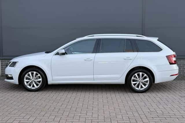 Škoda Octavia (2019) thumbnail 11