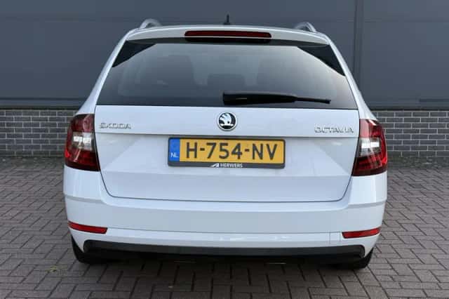 Škoda Octavia (2019) thumbnail 34