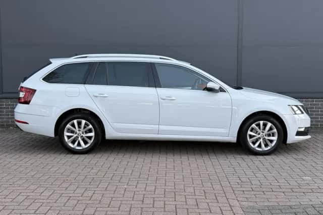 Škoda Octavia (2019) thumbnail 10