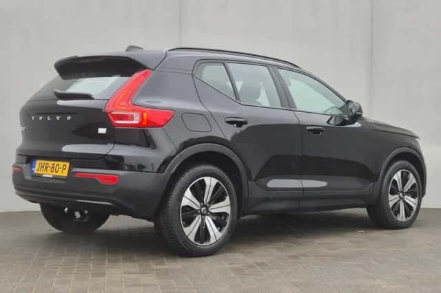 Volvo XC40 (2023) thumbnail 3