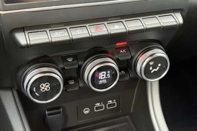 Renault Captur (2023) thumbnail 13