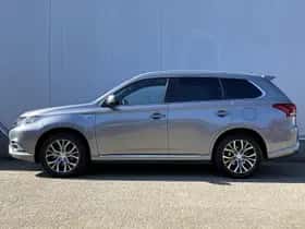 Mitsubishi Outlander (2019) thumbnail 12