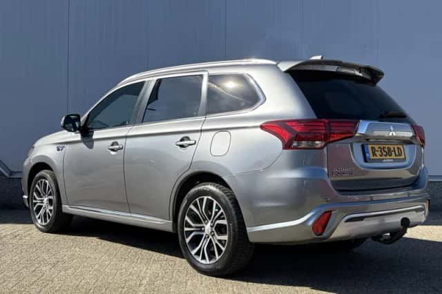 Mitsubishi Outlander (2019) thumbnail 16