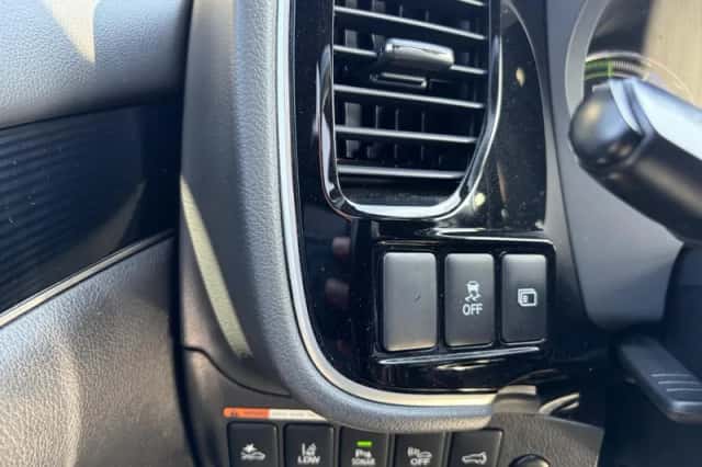 Mitsubishi Outlander (2019) thumbnail 30