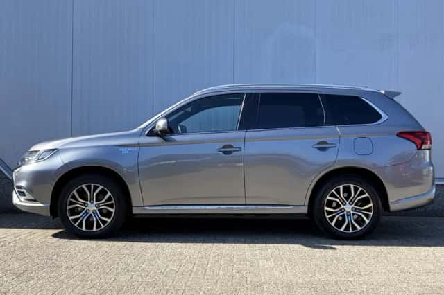 Mitsubishi Outlander (2019) thumbnail 9