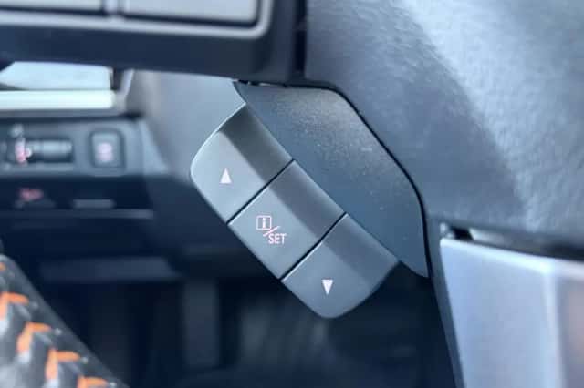 Subaru XV (2016) thumbnail 14