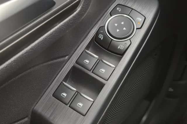 Ford Kuga (2023) thumbnail 25