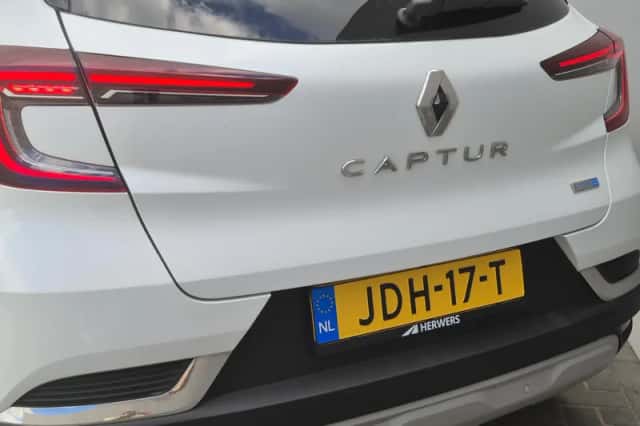 Renault Captur (2022) thumbnail 31