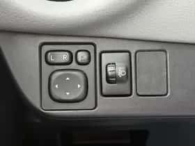 Toyota Yaris (2017) thumbnail 32
