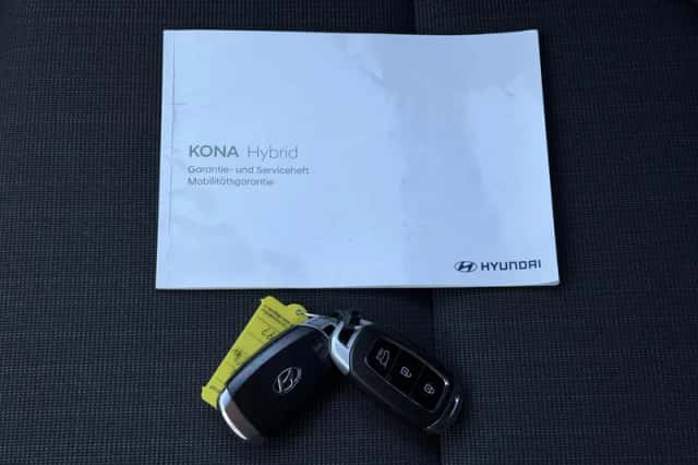 Hyundai Kona (2021) thumbnail 4