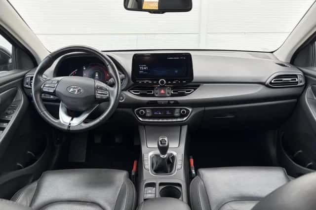 Hyundai i30 (2022) thumbnail 2