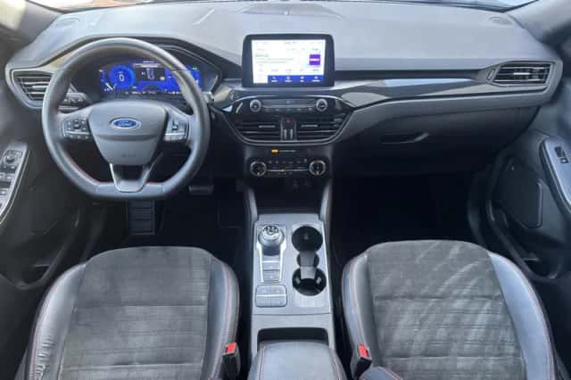 Ford Kuga (2023) thumbnail 2