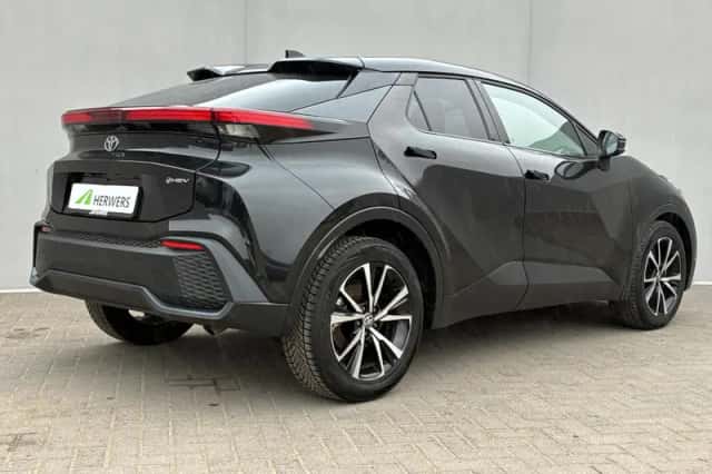 Toyota C-HR (2025) thumbnail 3
