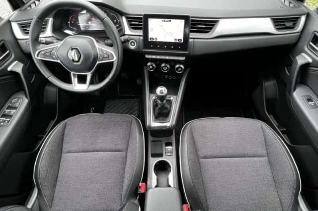 Renault Captur (2023) thumbnail 2