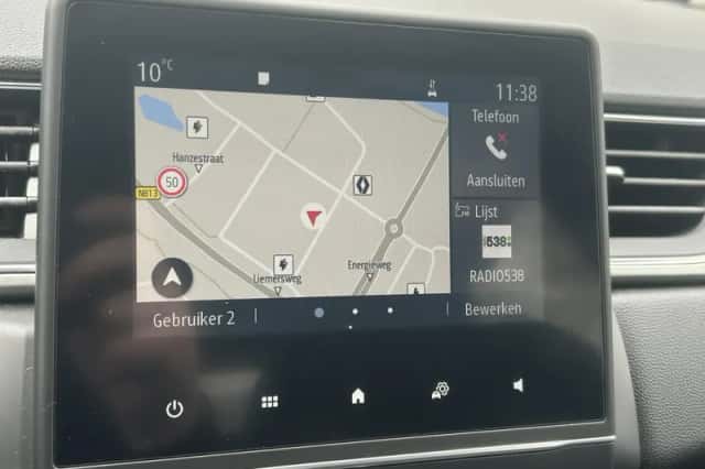 Renault Captur (2021) thumbnail 4