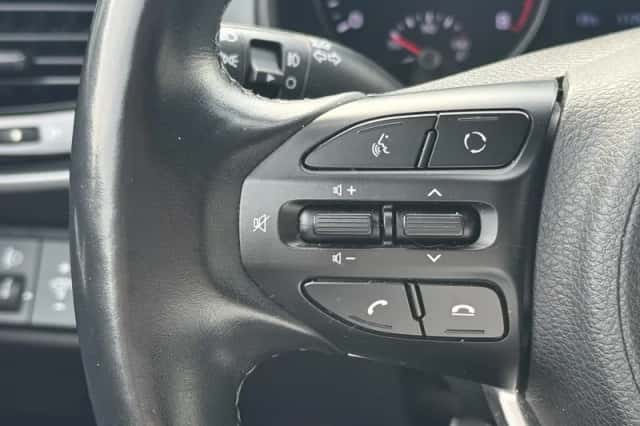 Kia Stonic (2018) thumbnail 17