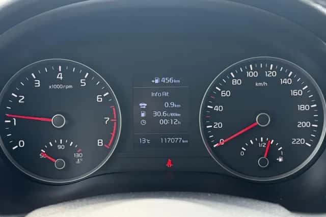 Kia Stonic (2018) thumbnail 33