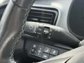 Kia Stonic (2018) thumbnail 37