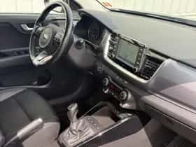 Kia Stonic (2018) thumbnail 5