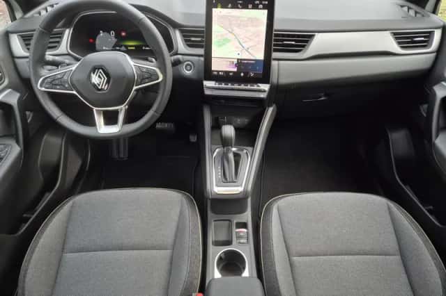 Renault Captur (2024) thumbnail 2