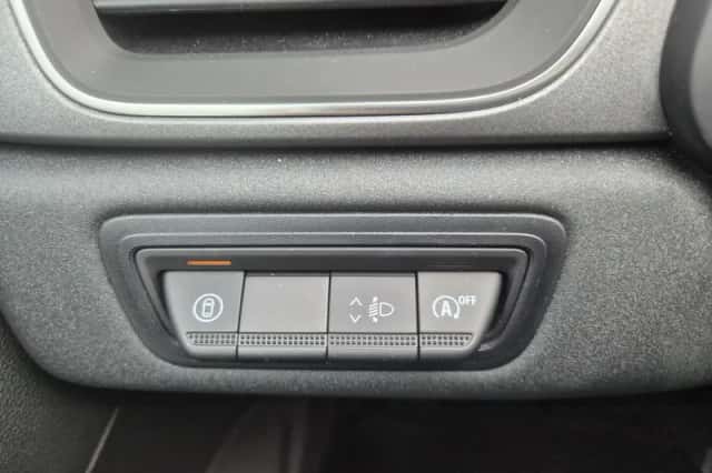 Renault Captur (2024) thumbnail 37