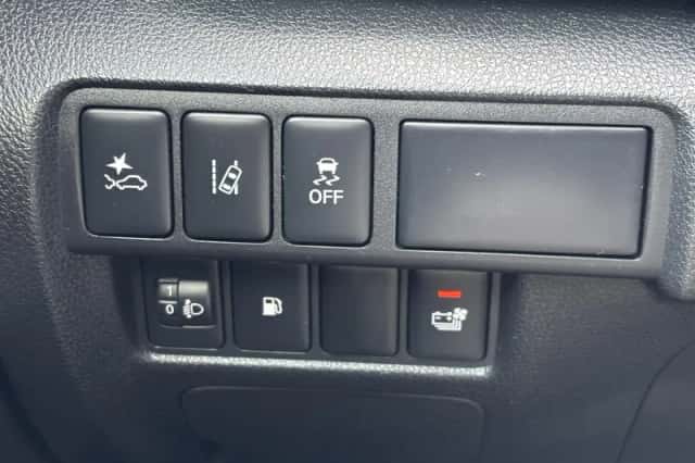 Mitsubishi Eclipse Cross (2022) thumbnail 33