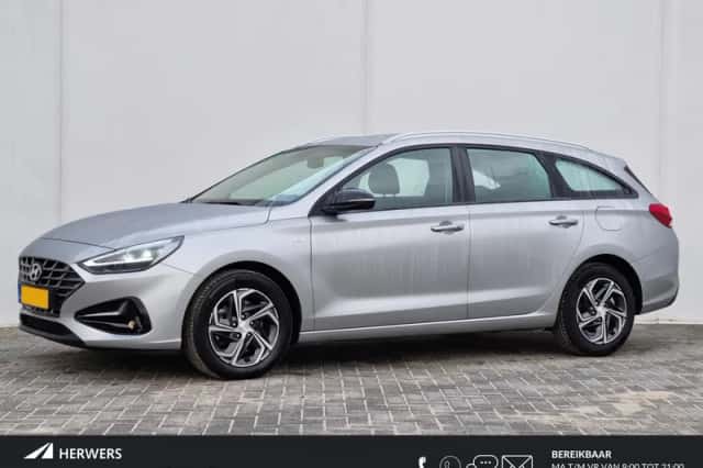 Hyundai i30 (2023) thumbnail 1