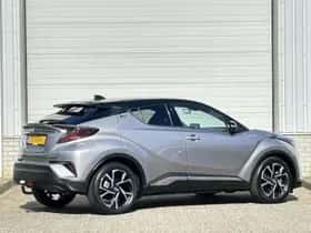 Toyota C-HR (2017) thumbnail 3