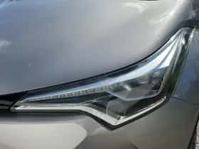 Toyota C-HR (2017) thumbnail 41