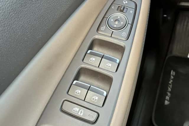 Hyundai Santa Fe (2022) thumbnail 19