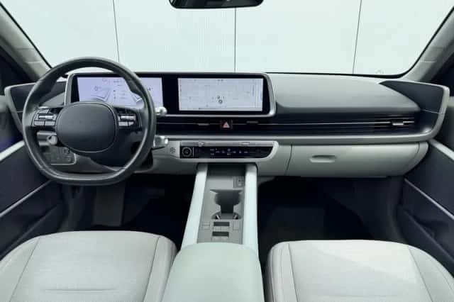 Hyundai Ioniq 6 (2023) thumbnail 2