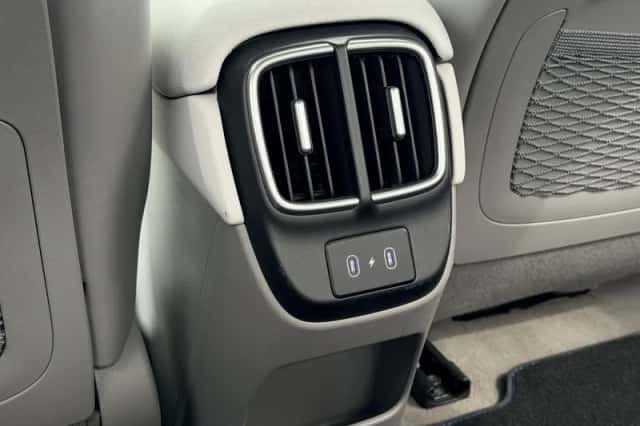 Hyundai Ioniq 6 (2023) thumbnail 14