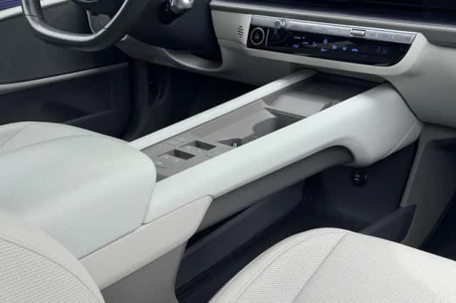 Hyundai Ioniq 6 (2023) thumbnail 23