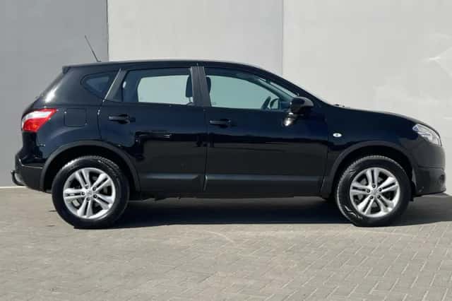 Nissan Qashqai (2010) thumbnail 16