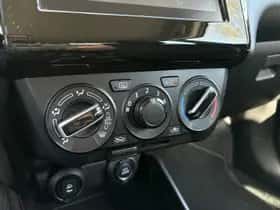 Suzuki Swift (2022) thumbnail 43