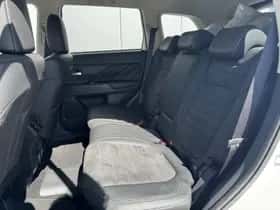 Mitsubishi Outlander (2021) thumbnail 15