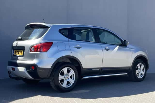 Nissan Qashqai (2008) thumbnail 3