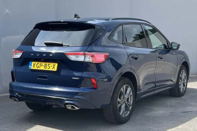 Ford Kuga (2023) thumbnail 3