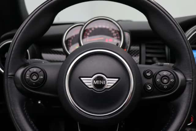 MINI Cabrio (2018) thumbnail 15