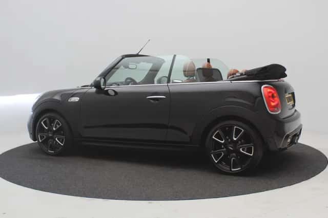 MINI Cabrio (2018) thumbnail 10