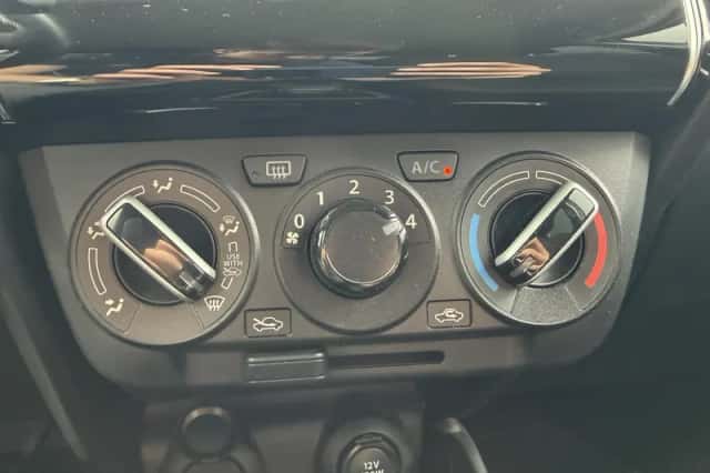Suzuki Swift (2018) thumbnail 25