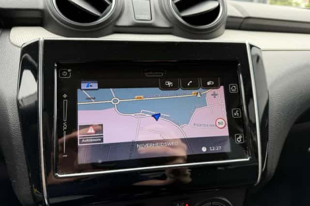 Suzuki Swift (2018) thumbnail 4