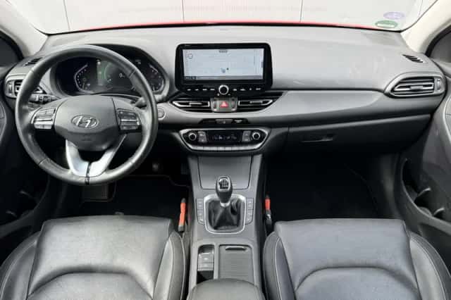 Hyundai i30 (2022) thumbnail 2