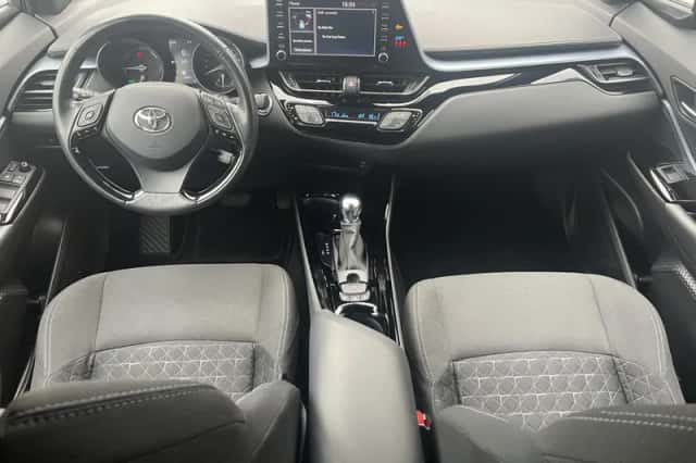 Toyota C-HR (2021) thumbnail 2