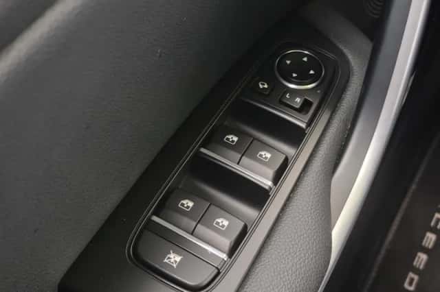 Kia XCeed (2021) thumbnail 25